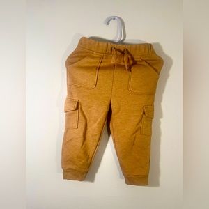 Drawstring cargo joggers. Size 18-24M. Gently worn. Great condition!